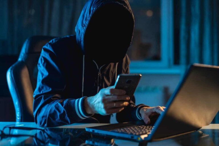 Foto perfil falso delito Glogática Peritos Informáticos